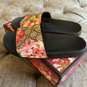 Authentic women’s Gucci bloom floral slides size 8